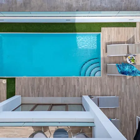 Laguna Flamenco Villa *