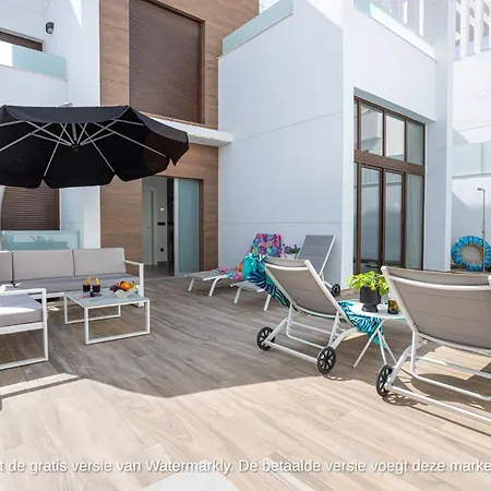 Laguna Flamenco Villa *