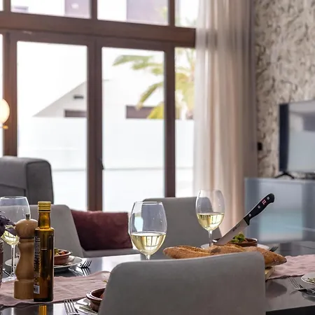 Laguna Flamenco Villa *