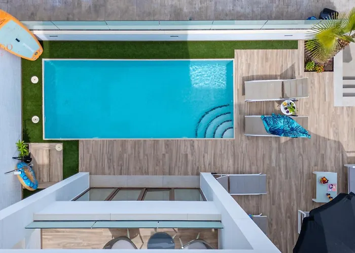 Laguna Flamenco Villa *